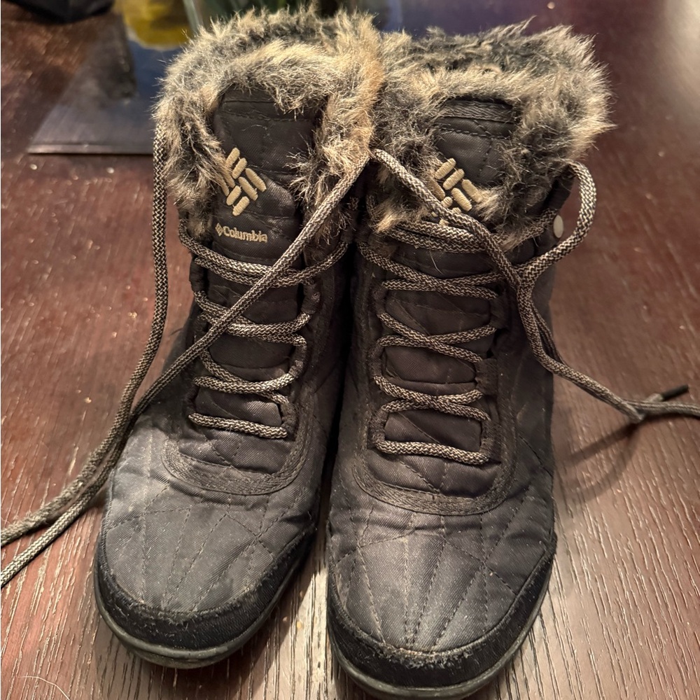 EUC Columbia Women's Black Winter Boots with Fur Trim size 6